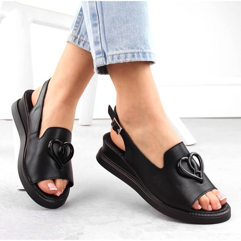 Sandálias femininas de couro preto com cunha Filippo DS6069 1