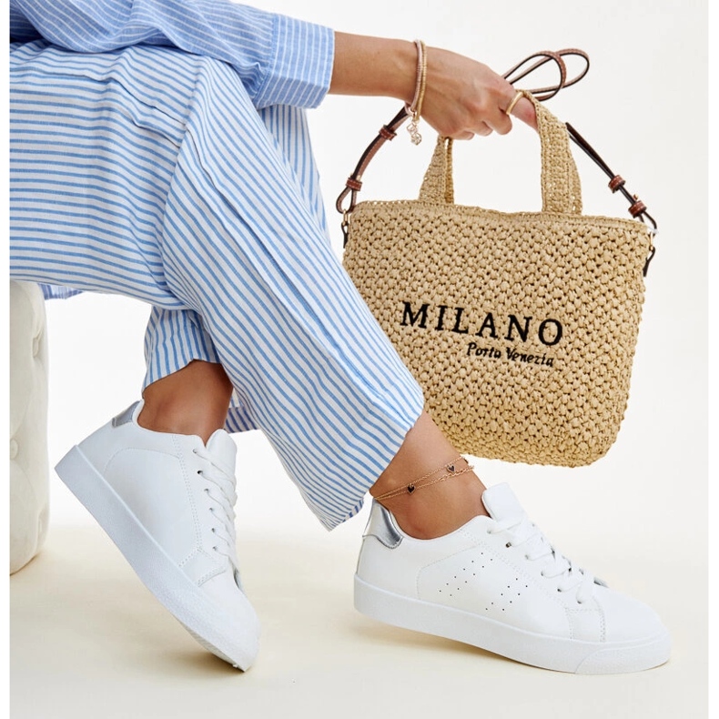 Tênis Akila branco e prata 1