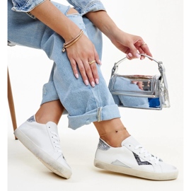 Tênis branco com efeito desgastado da Gombol 1 Tênis branco com efeito desgastado da Gombol 1