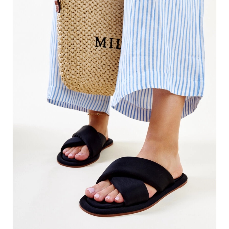 Os chinelos pretos de Rand 1