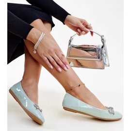 Sapatilhas verdes envernizadas com laço decorativo da Totani 1 Sapatilhas verdes envernizadas com laço decorativo da Totani 1