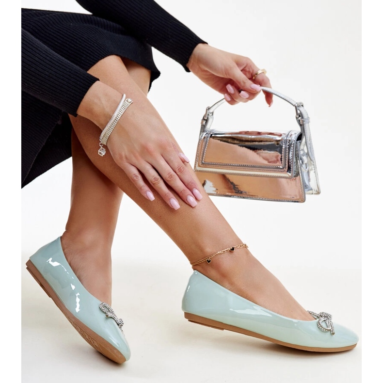 Sapatilhas verdes envernizadas com laço decorativo da Totani 1