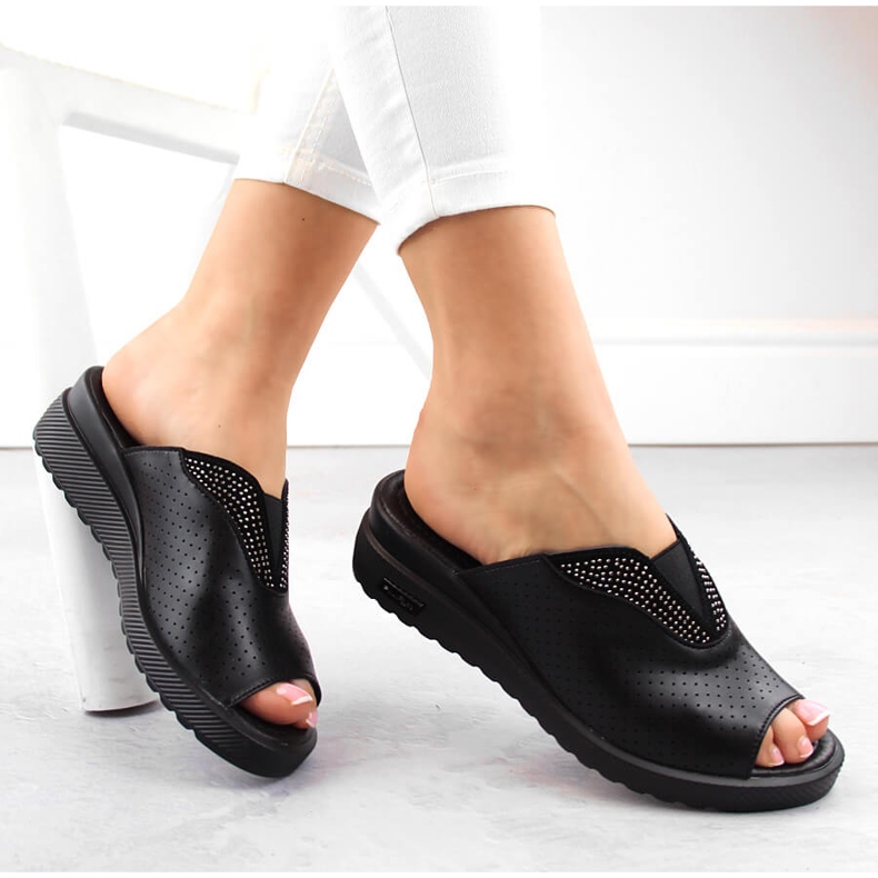 Sandálias femininas de couro preto com cunha Filippo DK6146 1