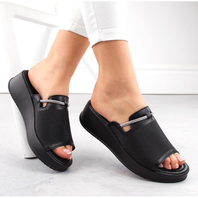 Sandálias femininas de couro preto com cunha Filippo DK6067 1