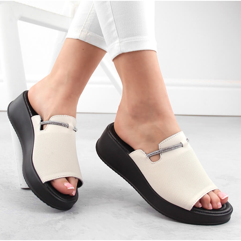 Chinelos femininos de couro ekri Filippo DK6067 bege 1