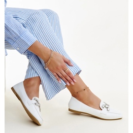 Mocassins brancos com fivela Mali de zircônio 1