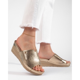 Chinelos de cunha dourados para mulher 1