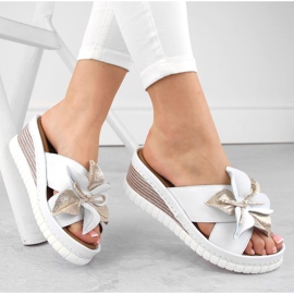 Chinelos femininos confortáveis ​​de couro com flor, branco Artiker 54C0537 1