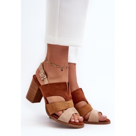 Sandálias femininas confeccionadas em camurça ecológica com salto alto, marrom Qutima 2