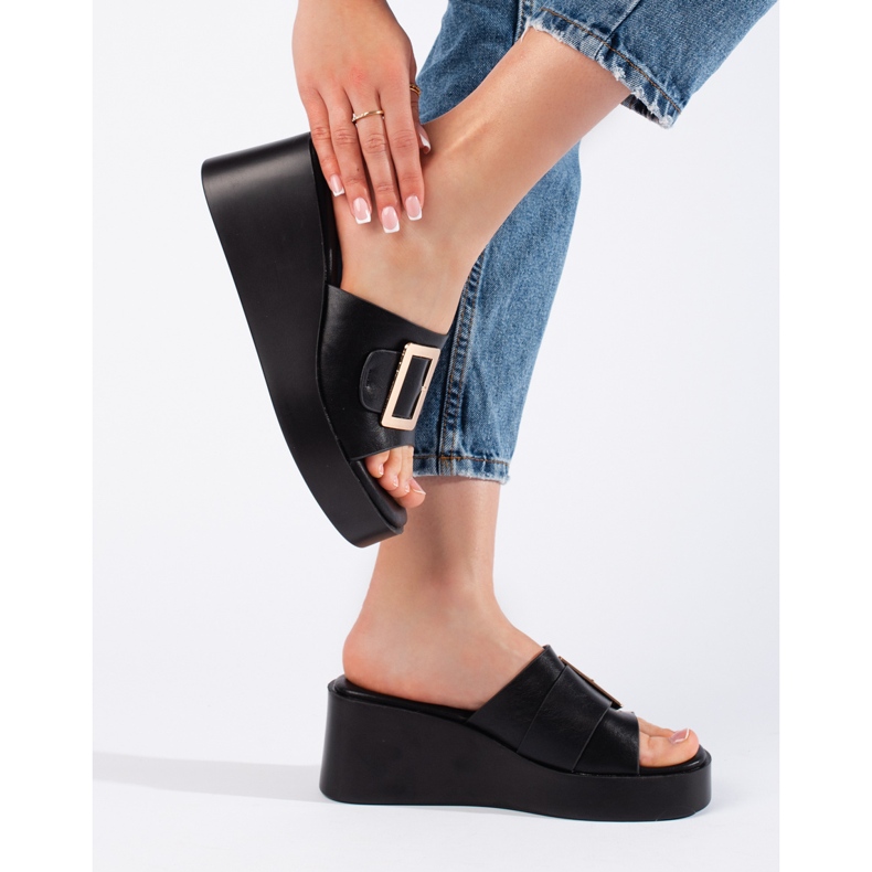 Chinelos de cunha de mulher negra preto 2