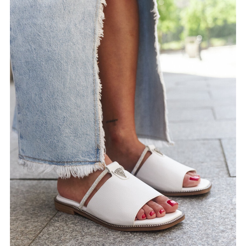 Chinelos com inserção de couro Antari branco 1 Chinelos com inserção de couro Antari branco 1