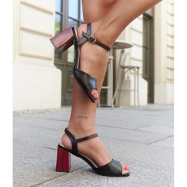 Sandálias com aplicação de couro no salto Abadia preto 1