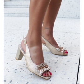 Sandália Mukaram de salto alto com babado decorativo bege 1