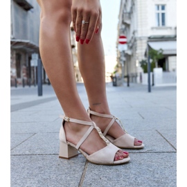 Sandálias de salto alto com palmilha de couro Yakoota bege 1