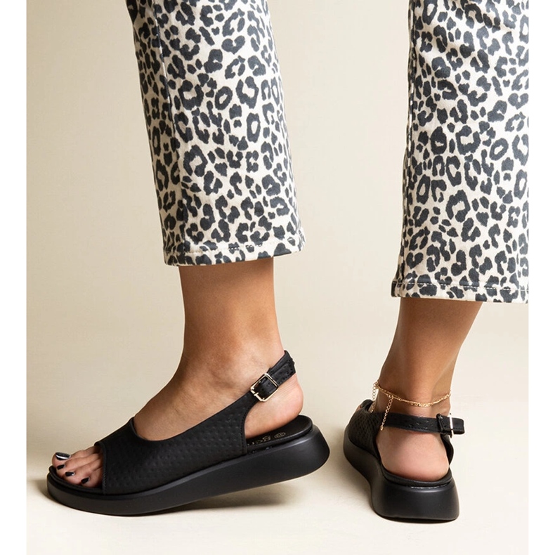 Sandálias pretas com sola grossa Hamond preto 1