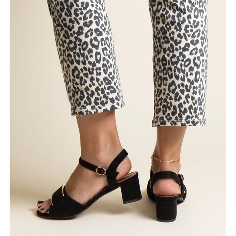 Sandália preta de salto baixo da Frederica preto 2