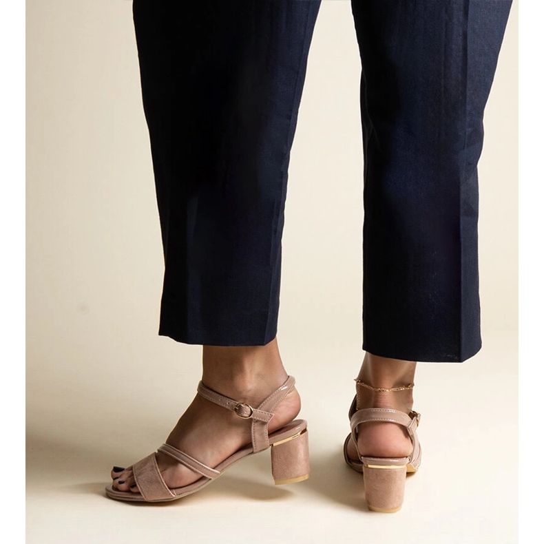 Sandálias bege escuro com combinação de materiais Hambly 2