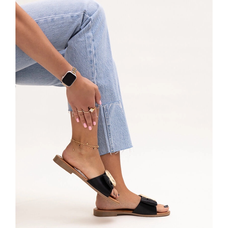 Chinelos pretos com fivela Limera 1