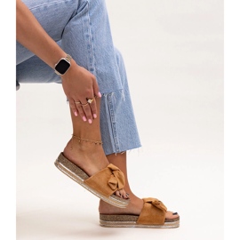 Chinelos marrons com sola Peletra enorme marrom 1