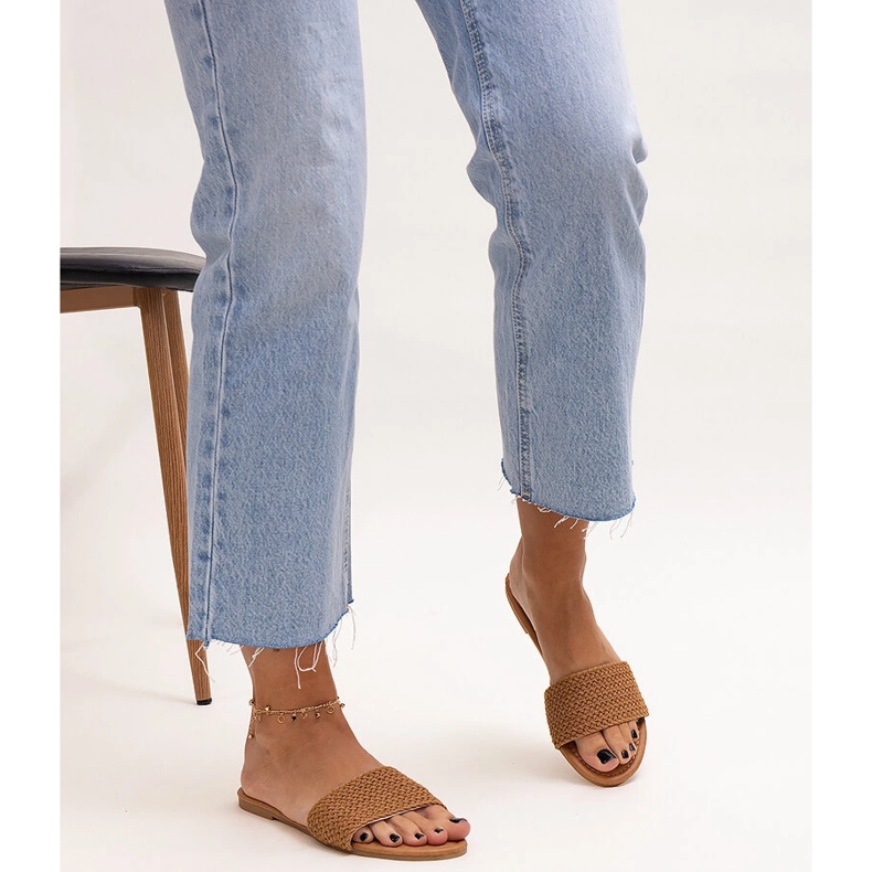 Chinelos Marika bordados em marrom castanho 2