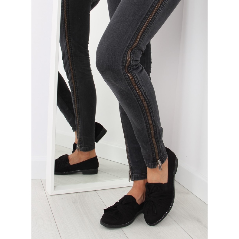 Mocassins de mulher negra com laço preto 2