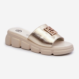 Chinelos femininos de couro com decoração dourada em cunhas Vinceza 41444 dourado 1