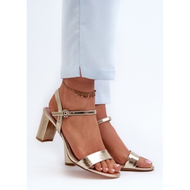 Sandálias de salto alto Glindra douradas dourado 2