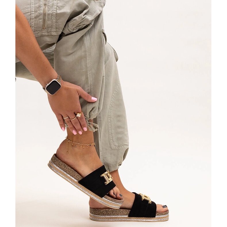 Chinelos pretos com fivela brilhante da Niamh 1