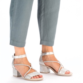 Sandálias femininas confortáveis ​​de salto alto com velcro, prata Rieker 64654-40 2