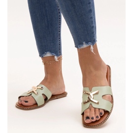 Chinelos verdes com fivela Razanna 1