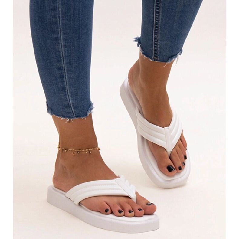 Chinelos planos Shishal brancos 1