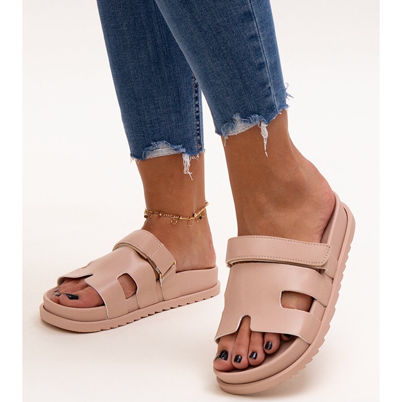 Chinelos de velcro bege da Kassis 1 Chinelos de velcro bege da Kassis 1