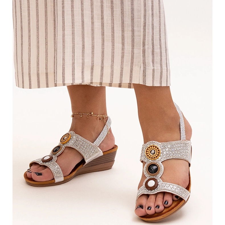 Sandálias de cunha baixa brilhantes da Azeeza prata 1