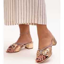 Mules de salto alto decorados com zircões Anbrani dourado 1