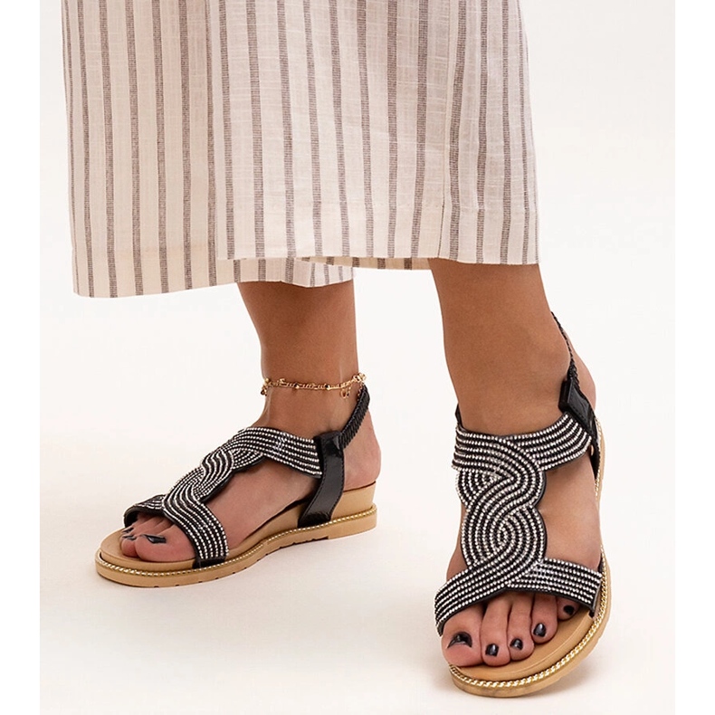 Sandálias pretas decoradas com zircões Gairsa preto 1