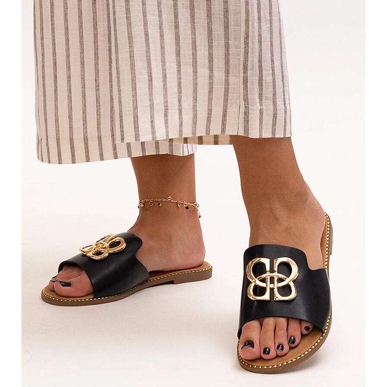 Chinelos pretos decorados com fivela Perkin 1