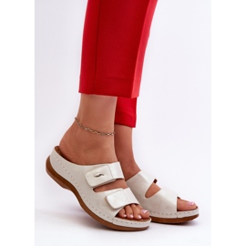 Chinelos femininos leves em couro ecológico prateado Frellia prata 2