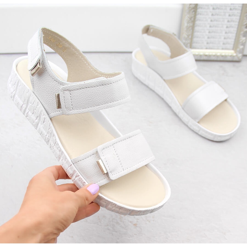 Sandálias femininas confortáveis ​​de couro com velcro, brancas Helios 136.188 branco 1