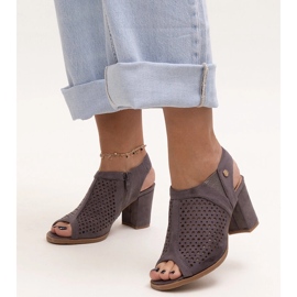 Evento Sandálias perfuradas de salto alto com palmilha Heilma de couro cinza 1