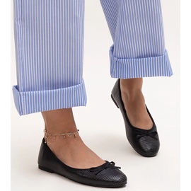 Sapatilhas pretas com laço e inserção de couro da Rosaly preto 1 Sapatilhas pretas com laço e inserção de couro da Rosaly preto 1