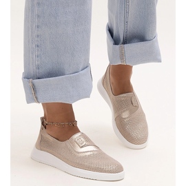 Tênis Ethels de couro perfurado dourado 1