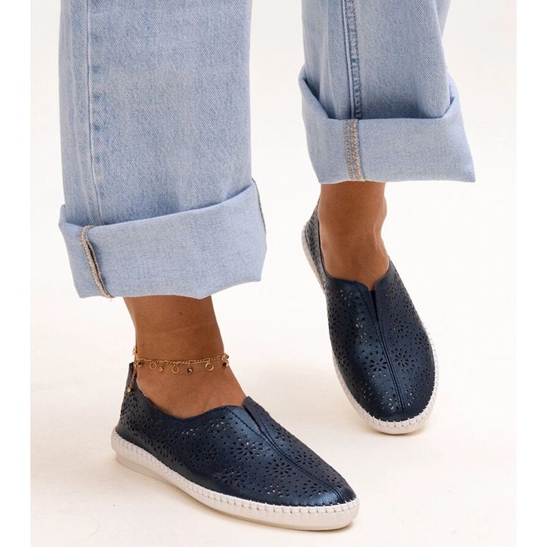 Sapatos Bernice perfurados em couro azul marinho 1