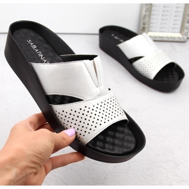 Chinelos femininos prateados com elástico, prata brilhante, Sabatina 2318-4 1