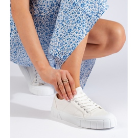 Tênis branco feminino confortável 1