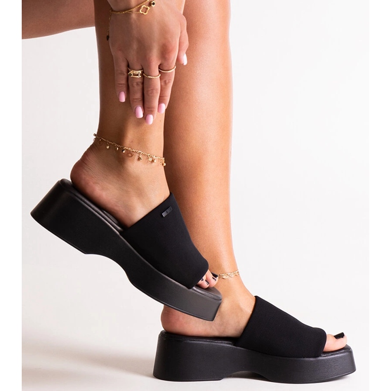 Chinelos pretos na plataforma Big Star NN274021 1