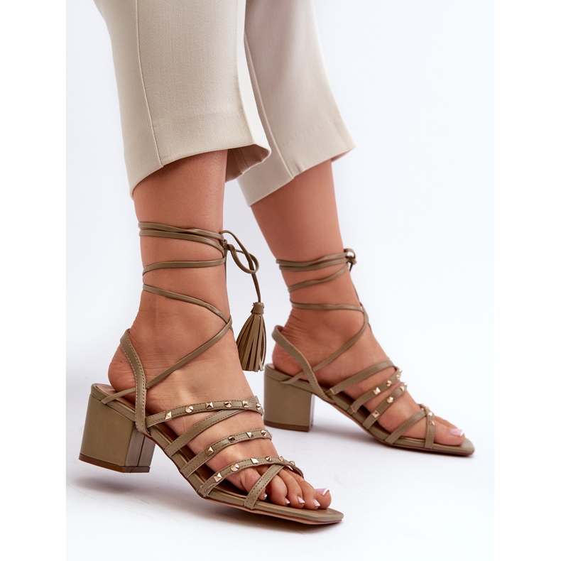 Sandálias amarradas de salto baixo decoradas com tachas, verde Chrisele 1