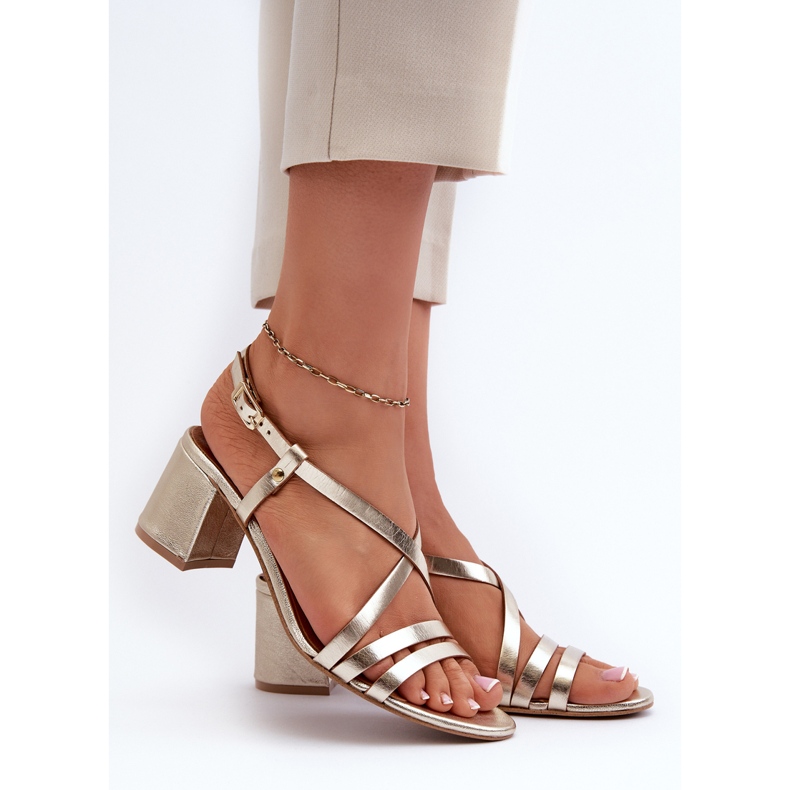 Sandálias de couro com salto baixo Maciejka 06653-25 ouro dourado 2