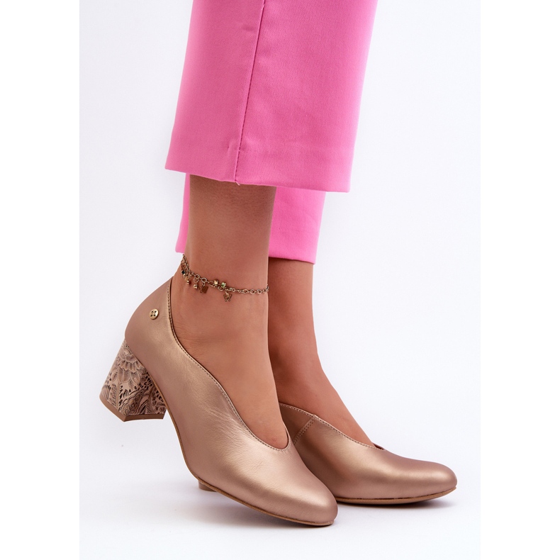 Sapatos elegantes de couro com salto alto Maciejka 06422-25 dourado 2
