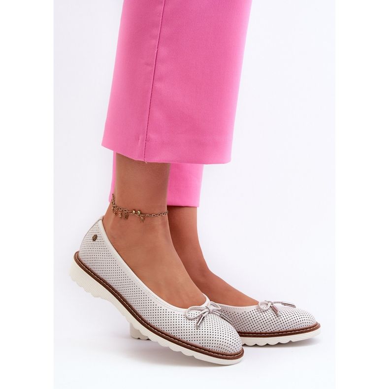 Sapatos de bailarina femininos abertos feitos de couro natural Maciejka P6509-11 branco 2