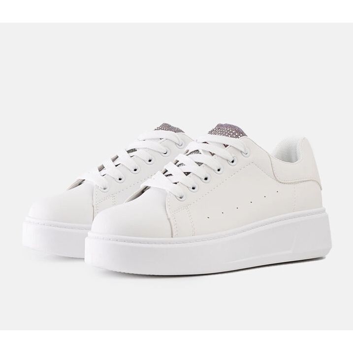 Tênis branco com decoração Asmait atraente 2